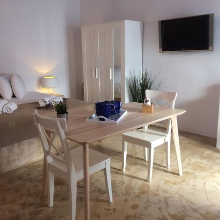 Psathi Blue Beta Apartment Kímolos Екстериор снимка